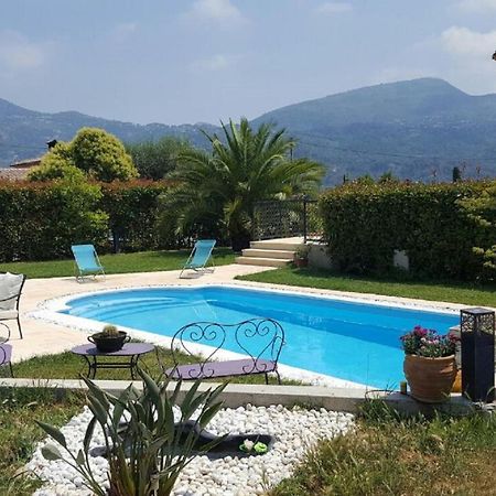 Coin Azur Des Amoureux Carros Bagian luar foto