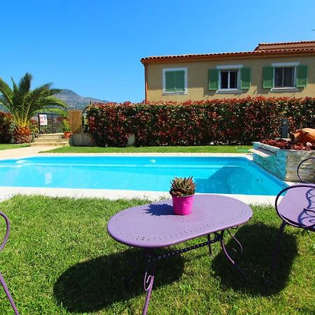 Coin Azur Des Amoureux Carros Bagian luar foto