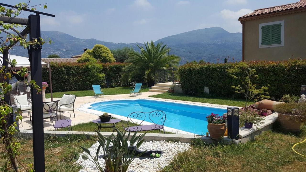 Coin Azur Des Amoureux Carros Bagian luar foto