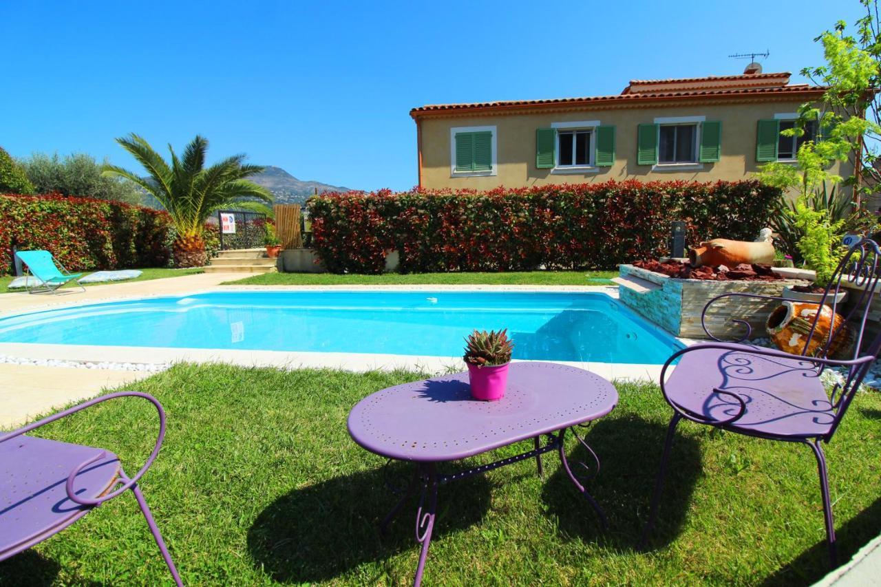 Coin Azur Des Amoureux Carros Bagian luar foto